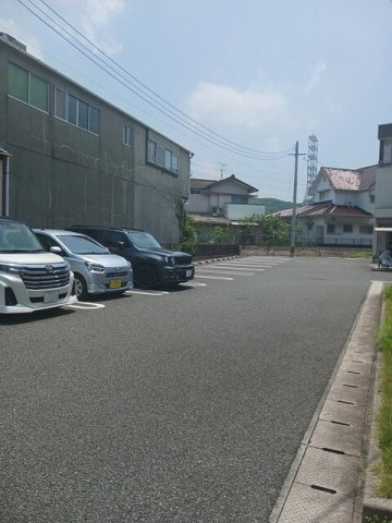 アイビーコートＢの駐車場