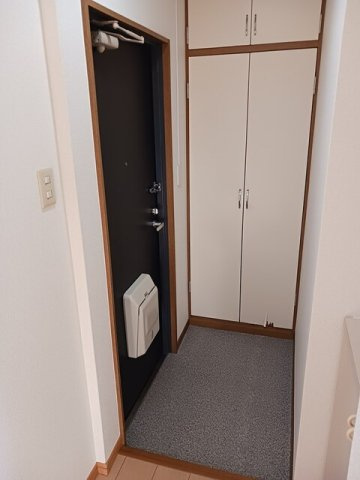 スクウェアガーデン緑井の玄関|ゆったりとした玄関です