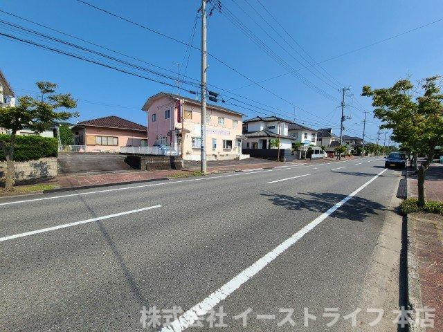 【新築戸建】　いわき市郷ヶ丘2丁目2期　全2棟　長期優良住宅の前面道路含む現地写真|東側15ｍ公道