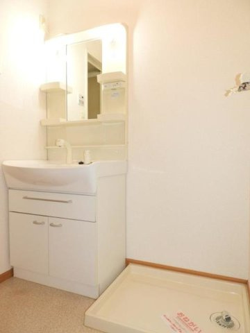 フォレスト高陽東　弐番館の洗面所|コンパクトで使いやすい洗面所