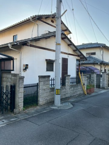 高松市香西西町　中古戸建の前面道路含む現地写真