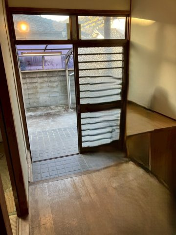 高松市香西西町　中古戸建の玄関