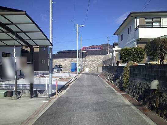 【前面道路含む現地写真】