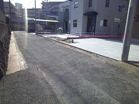 【前面道路含む現地写真】