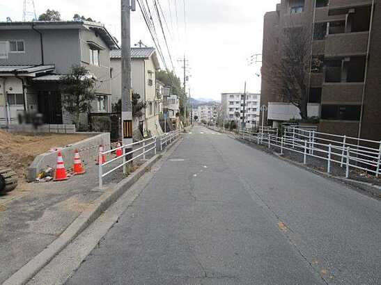 【前面道路含む現地写真】