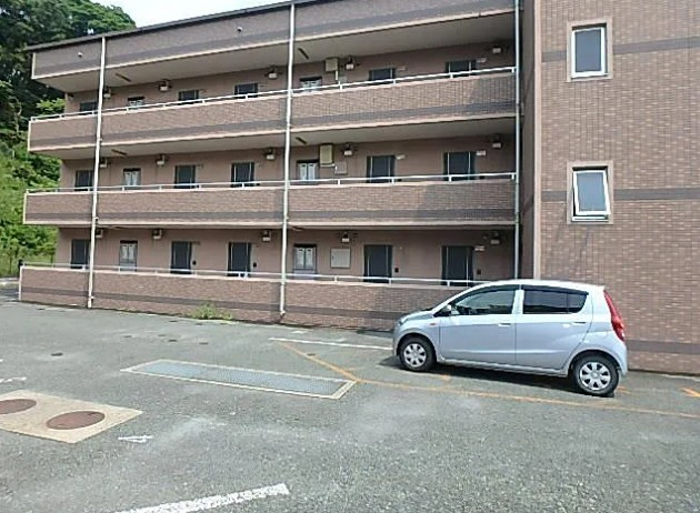 ハビタット351の駐車場|車をお持ちの方に嬉しい駐車場付きの物件です