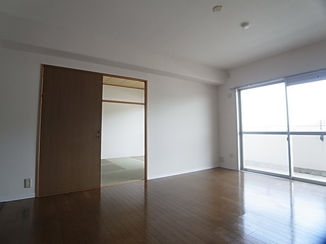 神戸市須磨区南落合１丁目の賃貸マンションの居間・リビング|リビング