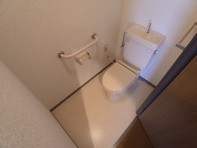 神戸市須磨区南落合１丁目の賃貸マンションのトイレ