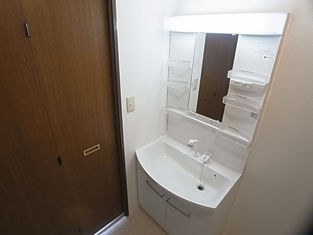 神戸市須磨区南落合１丁目の賃貸マンションの洗面所