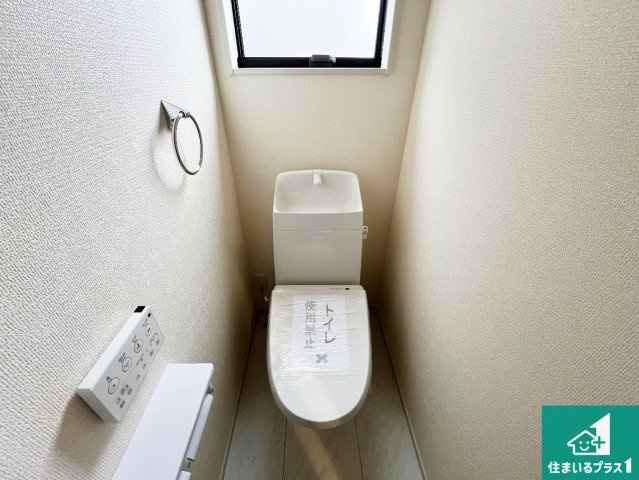 神戸市西区糀台　第2期　新築一戸建てのトイレ|1・2階の2ヶ所にあるので、朝の忙しい時間の順番待ちもなく、深夜の利用にも大変便利です。