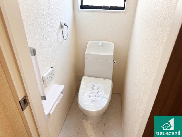 神戸市西区糀台　第2期　新築一戸建てのトイレ|1・2階の2ヶ所にあるので、朝の忙しい時間の順番待ちもなく、深夜の利用にも大変便利です。