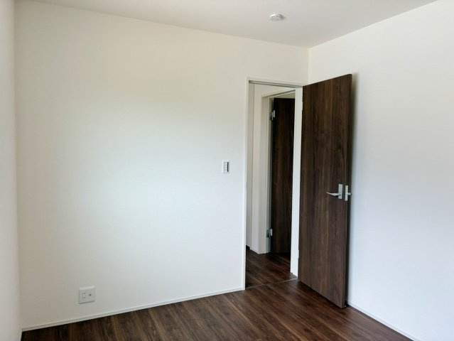 【洋室】 | 裾野市茶畑3期 新築建売分譲住宅 建物＋土地 TW06007 | 裾野市茶畑　1号棟　２階5.4帖　※令和８年７月３０日撮影
