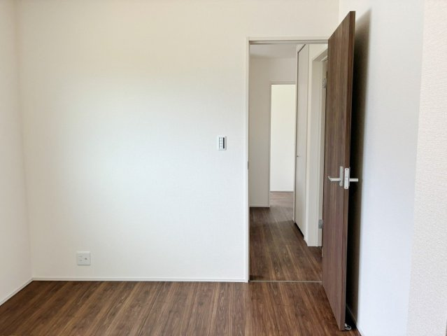 【洋室】 | 裾野市茶畑3期 新築建売分譲住宅 建物＋土地 TW06007 | 裾野市茶畑　1号棟　２階4.9帖　※令和８年７月３０日撮影