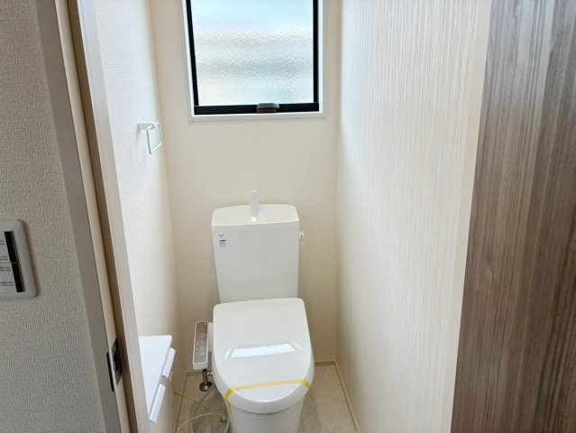 【トイレ】 | 裾野市茶畑3期 新築建売分譲住宅 建物＋土地 TW06007 | 裾野市茶畑　1号棟　２階トイレ　※令和８年７月３０日撮影