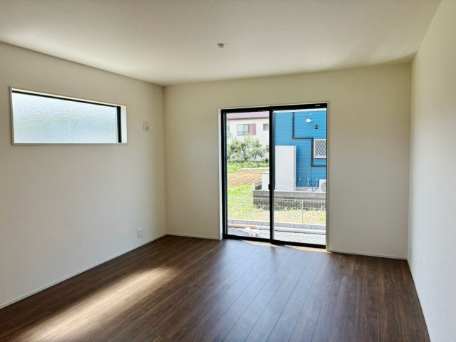 【居間・リビング】 | 裾野市茶畑3期 新築建売分譲住宅 建物＋土地 TW06007 | 裾野市茶畑　1号棟　リビング　※令和８年７月３０日撮影