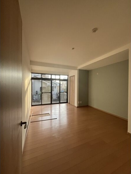 名和町前郷戸建貸家の居間・リビング