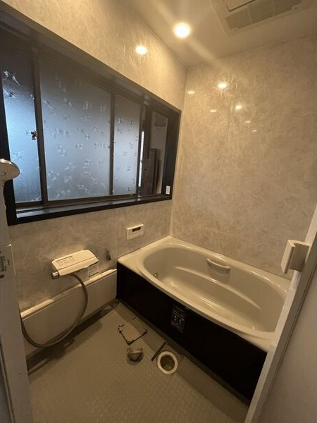 名和町前郷戸建貸家の浴室