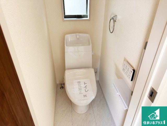 神戸市西区糀台　第2期　新築一戸建てのトイレ|1・2階の2ヶ所にあるので、朝の忙しい時間の順番待ちもなく、深夜の利用にも大変便利です。