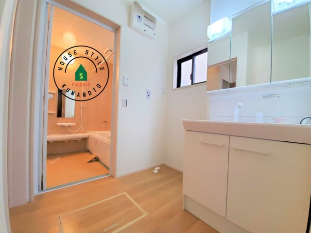 熊本市東区西原2丁目第5-2棟（1号棟）　の内観：施工例|ゆとりの洗面スペースで朝の身支度もスムーズに。暮らしを快適に変えるシャワー付洗面台です！