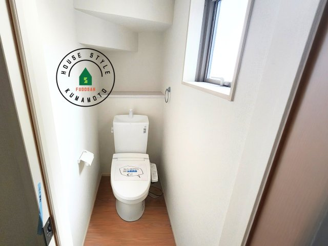 熊本市東区西原2丁目第5-2棟（1号棟）　の内観：施工例|温水洗浄便座を完備しております。2ヶ所にトイレがあるのは朝の慌ただしい時間も安心です。