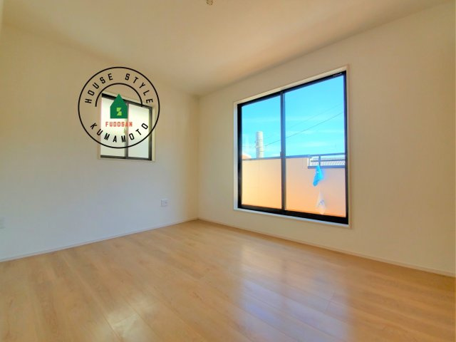 熊本市東区西原2丁目第5-2棟（1号棟）　の内観：施工例|穏やかな光が差し込む室内には、穏やかな時間が流れます。