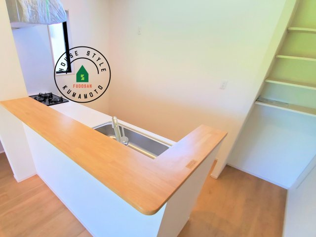 熊本市東区西原2丁目第5-2棟（1号棟）　の内観：施工例|キッチンから立ち込める香りが今日の料理を期待させます。