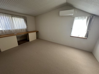 【洋室】 | 【北杜市大泉町谷戸】定住向きのエリアにある3LDK | ２階の洋室①