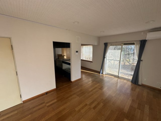 【居間・リビング】 | 【北杜市大泉町谷戸】定住向きのエリアにある3LDK