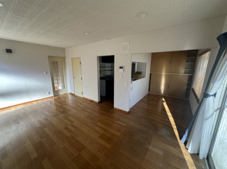 【居間・リビング】 | 【北杜市大泉町谷戸】定住向きのエリアにある3LDK