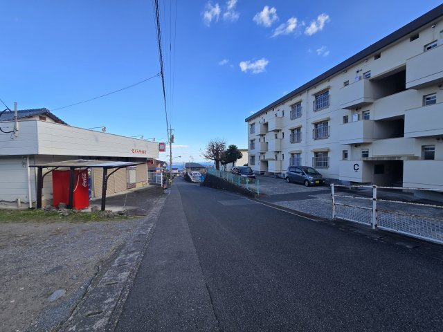 【前面道路含む現地写真】