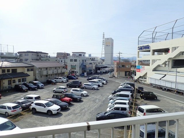 シティハイム旭が丘の展望|お隣が駐車場なので解放感あります。