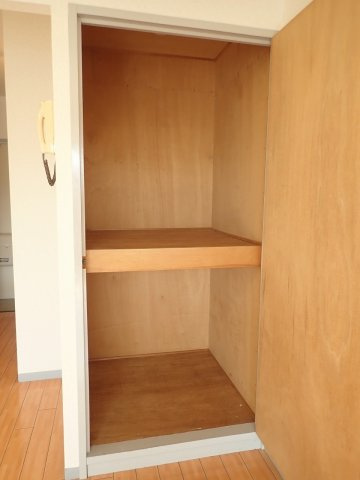 シティハイム旭が丘の収納|洋服や小物類など、目的に応じてすっきり美しい収納を実現します