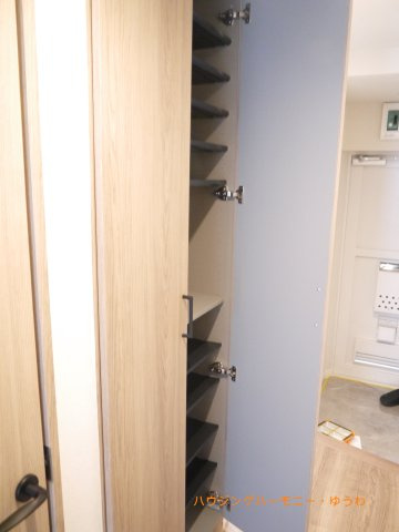 【トイレ】 | 池袋本町第二ローヤルコーポ | 白を基調とした清潔感があるトイレ。温水洗浄便座付きです。