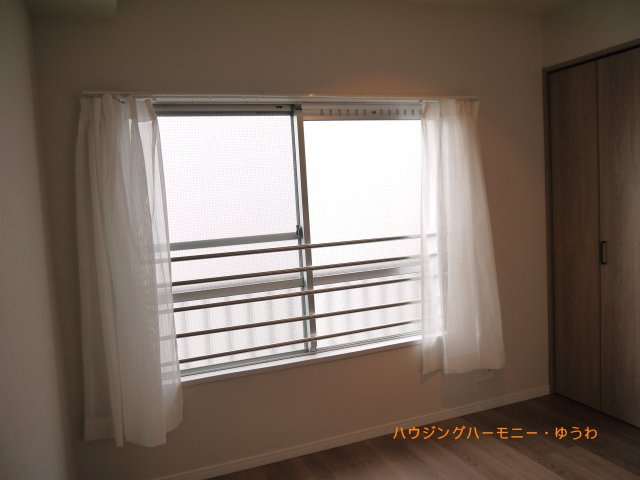 【洋室】 | 池袋本町第二ローヤルコーポ | 開口部は、西向きなので、陽当たり良好です！