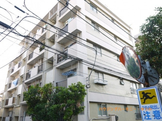【外観】 | 穏やかな風と陽光を導き、プライバシーに配慮された設計プランを採用し、居住性を一段と心地よいものにしています。
