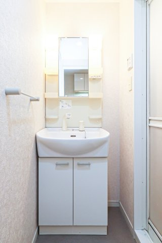 サヴォイテンジンクォーター　4階の洗面所|別号室のものです。現状優先になります。