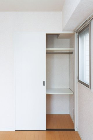 サヴォイテンジンクォーター　4階の収納|別号室のものです。現状優先になります。
※出窓はございません。