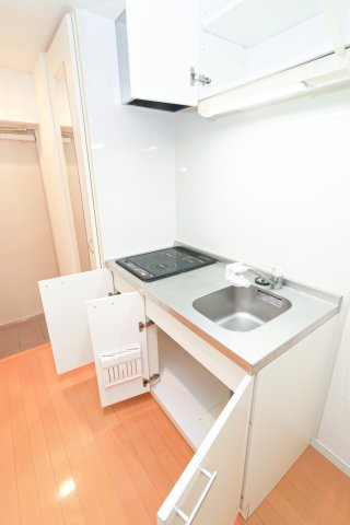 サヴォイテンジンクォーター　4階のキッチン|別号室のものです。現状優先になります。
