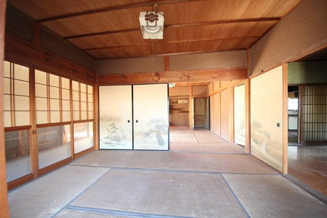 大津市小野734-1他　中古戸建の和室|1階6帖×2の和室