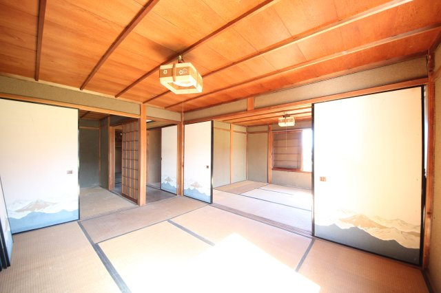 大津市小野734-1他　中古戸建の和室|二階6帖×2の和室