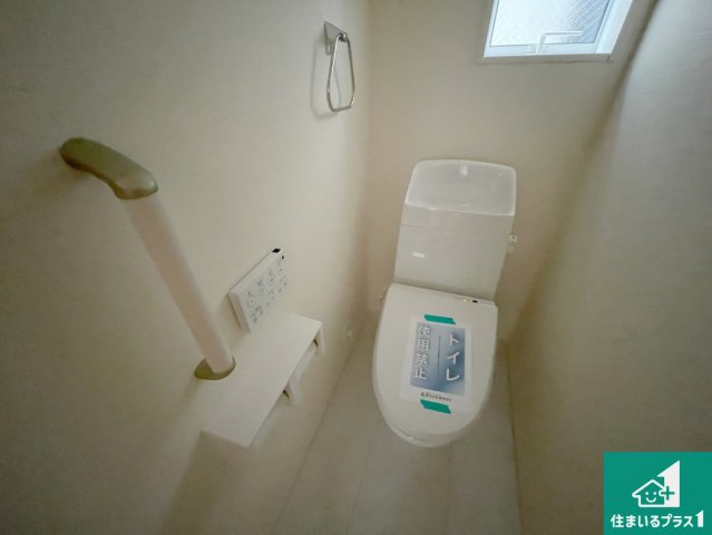 尼崎市南武庫之荘　新築一戸建てのトイレ|1・2階の2ヶ所にあるので、朝の忙しい時間の順番待ちもなく、深夜の利用にも大変便利です。