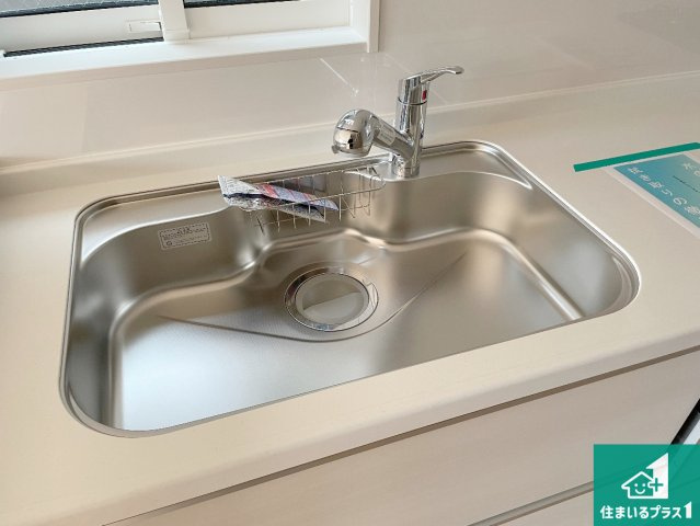 尼崎市南武庫之荘　新築一戸建ての設備|蛇口の先端に浄水器を内蔵しています！原水と浄水、お湯と冷水、シャワーの切替えがワンタッチなので用途によって使い分けられます。