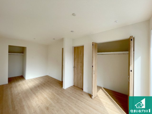 尼崎市南武庫之荘　新築一戸建ての洋室|シンプルな洋室は、自分好みのインテリアが楽しめます♪ご家族とインテリアや家具を選びに行くのは新築購入時の醍醐味の一つです。ぜひお楽しみください♪