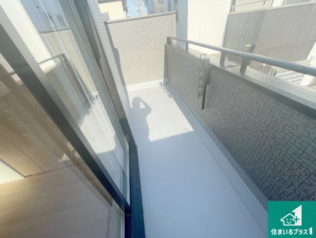 尼崎市南武庫之荘　新築一戸建てのバルコニー|ワイドバルコニーは洗濯物を干すスペースが広いのでご家族が多くても安心！