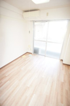 こちらの居間で趣味の時間をお楽しみください