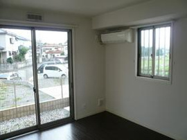 ゆったり過ごせる居間です