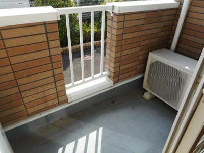 【バルコニー】 | カーサ・フィオーレⅡ | 開放的で明るい空間を演出してくれるバルコニーです