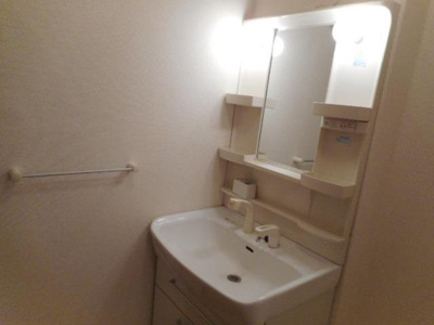 【洗面所】 | カーサ・フィオーレⅡ | 忙しい朝には欠かせない洗面所です