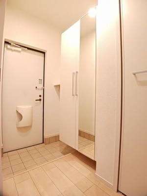 【玄関】 | シャンティ　Ⅱ | 明るい玄関です