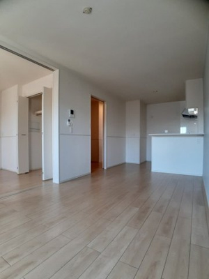 【居間・リビング】 | メゾン・デ・ブリッサ | こちらの居間で趣味の時間をお楽しみください